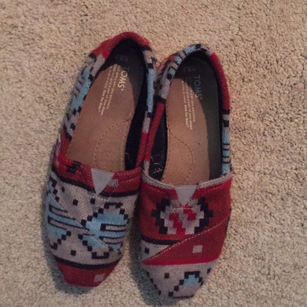 Like new knit TOMS